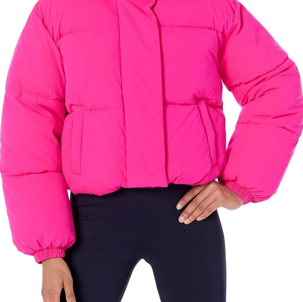 New with tags!! Pink puffer jacket